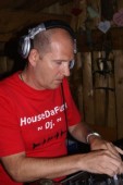Housedafunk DJ - 1.jpg